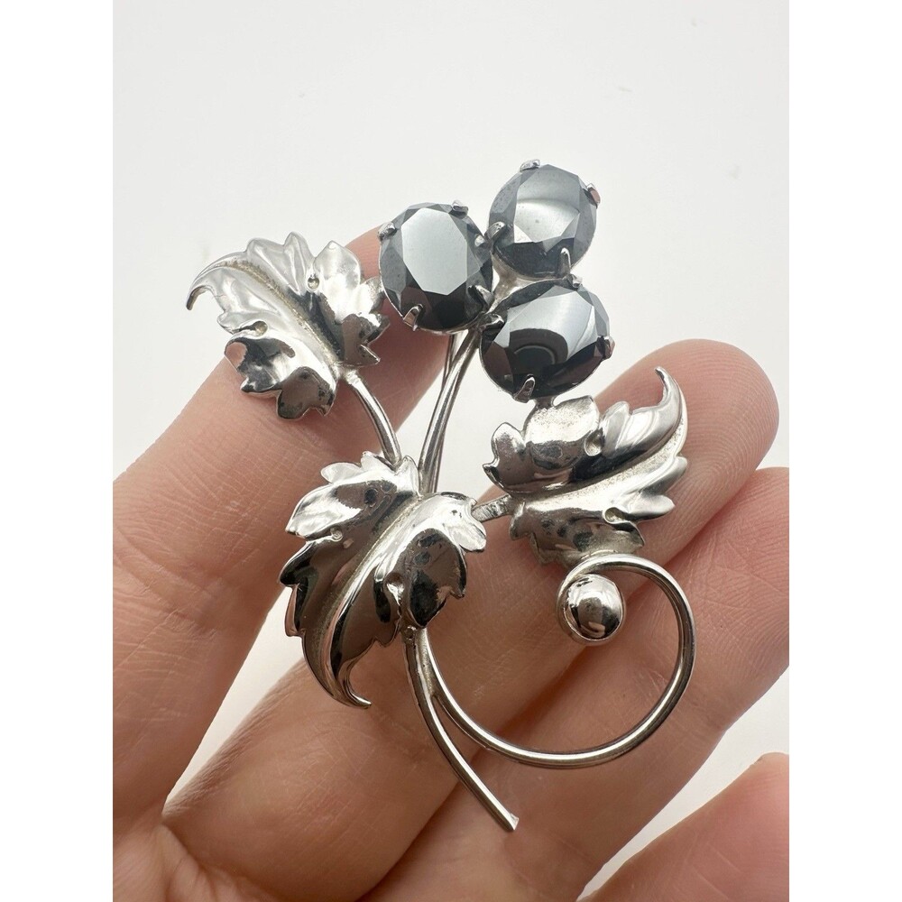 SORRENTO 925 Sterling Silver Antique Real Hematite Gem Floral Filigree Brooch